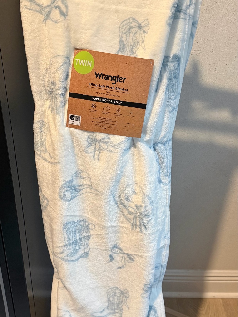 Wrangler Twin Ultra Soft Plush Blanket - White with Light Blue Print
